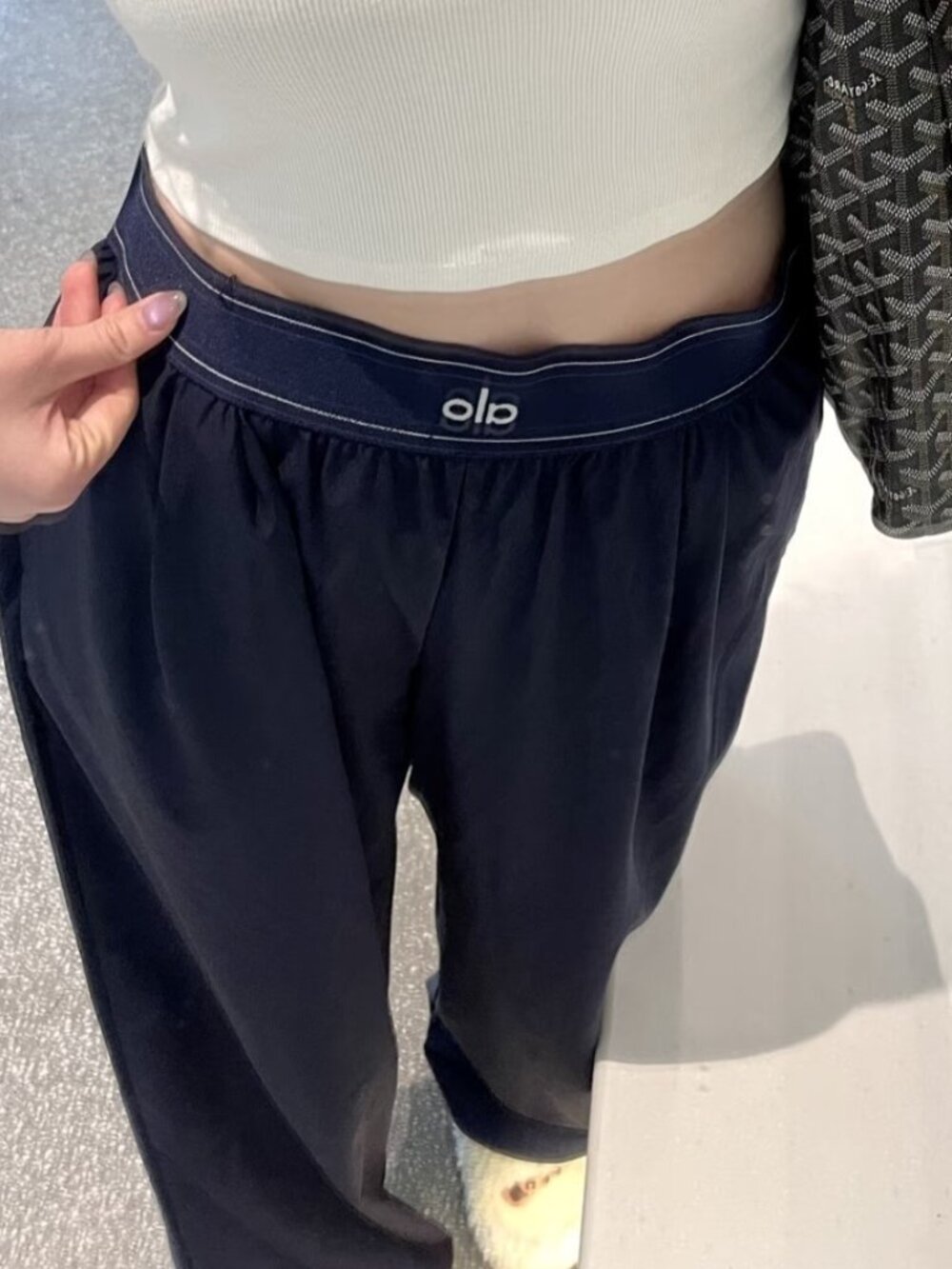 NWT Alo Yoga 30" inseam Black Straight Leg Trouser XS😎Relaxed Fit (Regular) - Picture 7 of 7